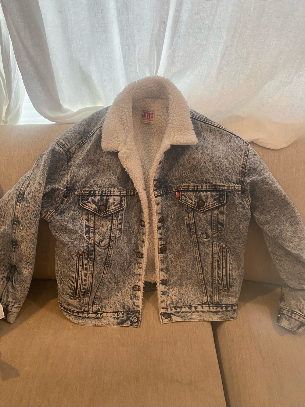Vintage Levi acid wash Denim Jacket with Cream Sherpa Lining